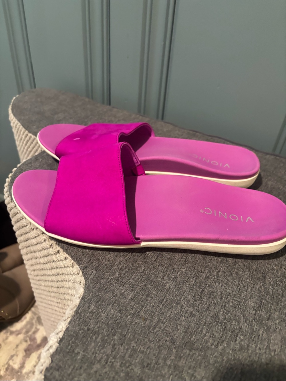 Vionic Women's Fuchsia Slide Sandals - Picture 3 of 4
